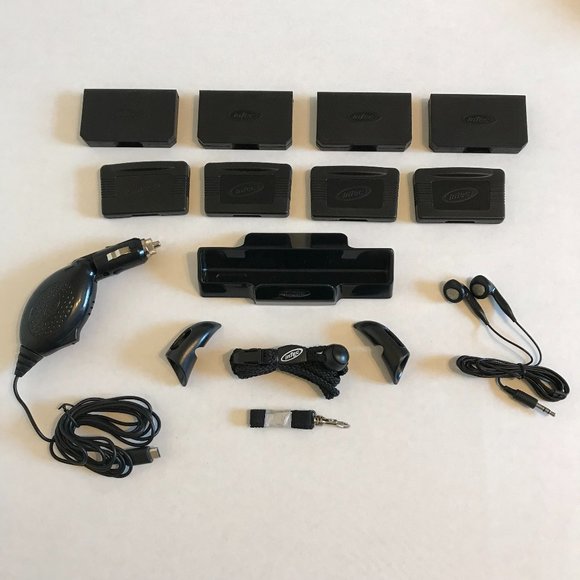 Nintendo DS Lite black coloured accessories - Picture 1 of 16